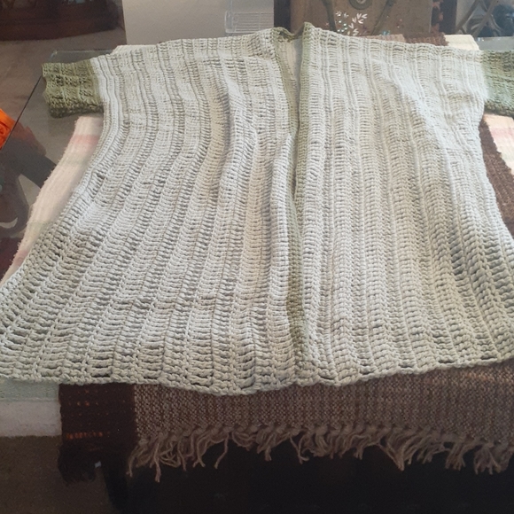 Handmade knit throw. - Picture 3 of 6